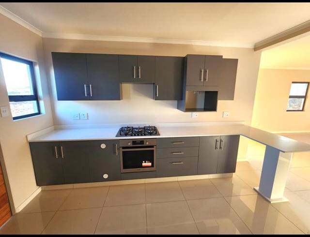 4 BEDROOM TOWNHOUSE FOR SALE IN BISHOPSTOWE